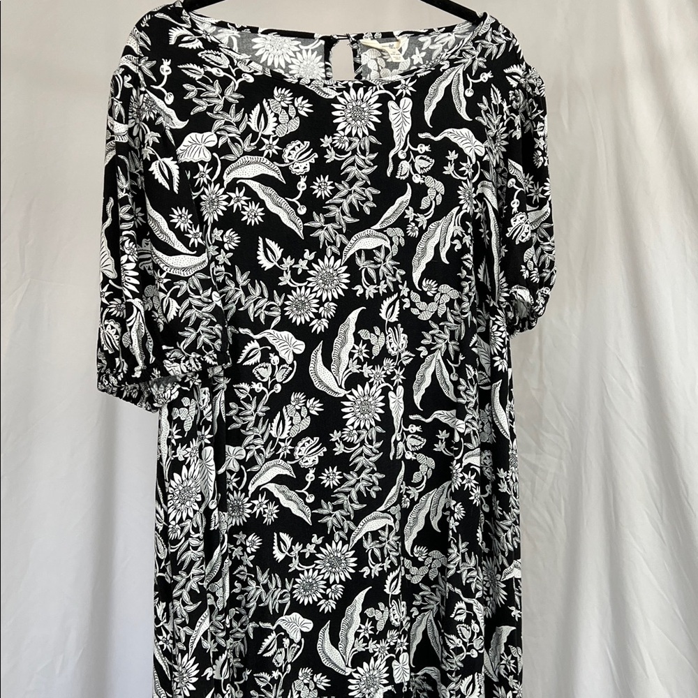 Black & White Floral Shift Dress